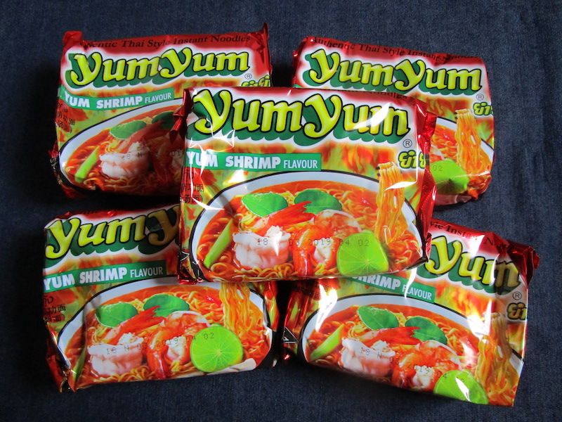 業務スーパー「yum yum」のトムヤムクンヌードルを買ってみた！本場タイのパンチが効いた辛さ！